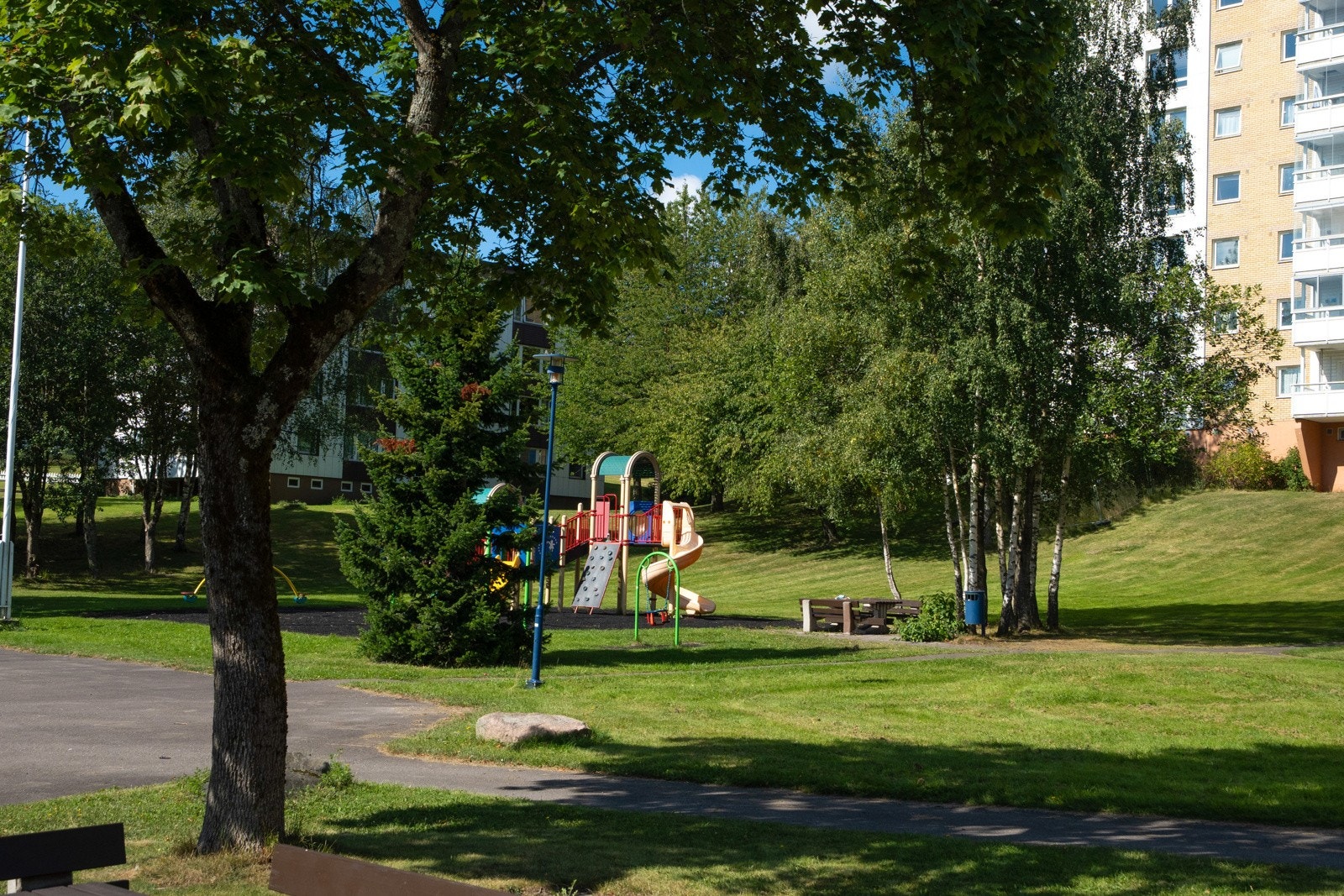 Her er det et trygt og barnevennlig bomiljø for lek både sommer og vinter. Galleribilde