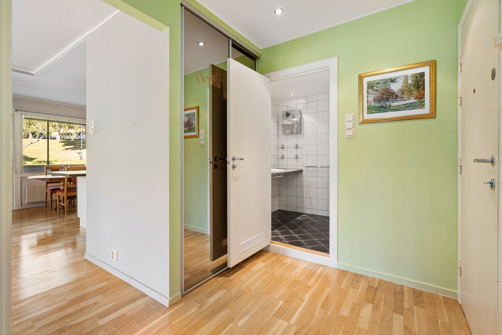 Entreén er et fint rom å ønske venner og familie velkommen. Galleribilde