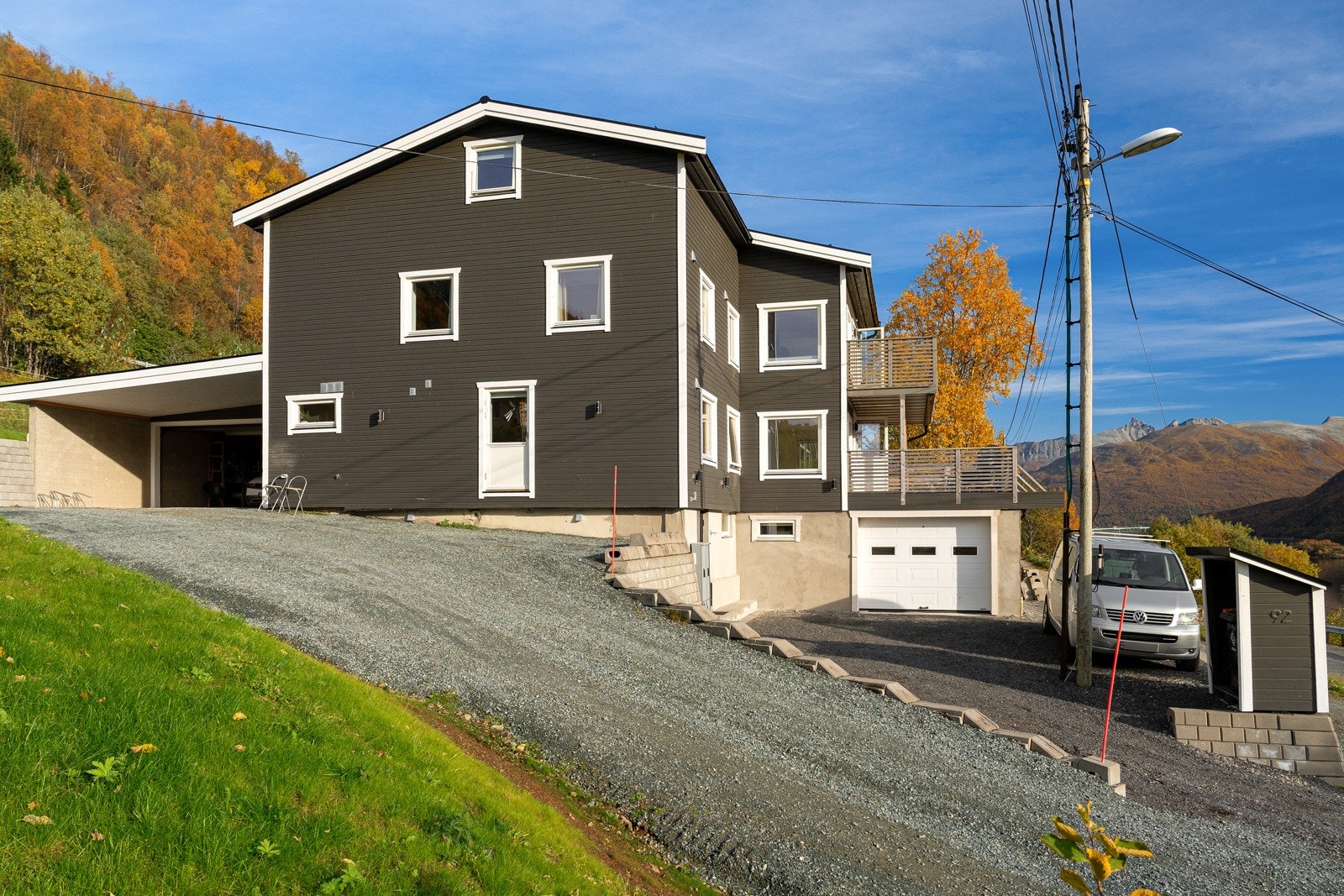 Rikelig med parkering på tomt.