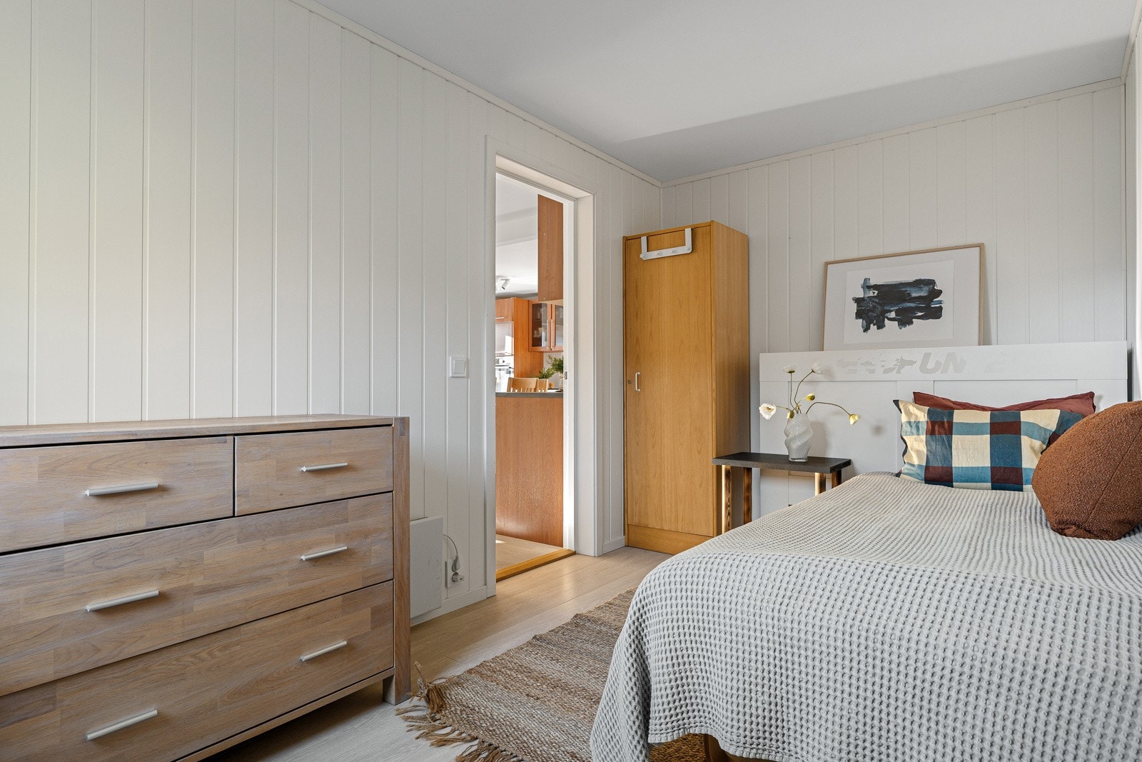 I 1. Etasje finner du 4 rom som idag benyttes som soverom, disse er ikke omsøkt hos kommunen.