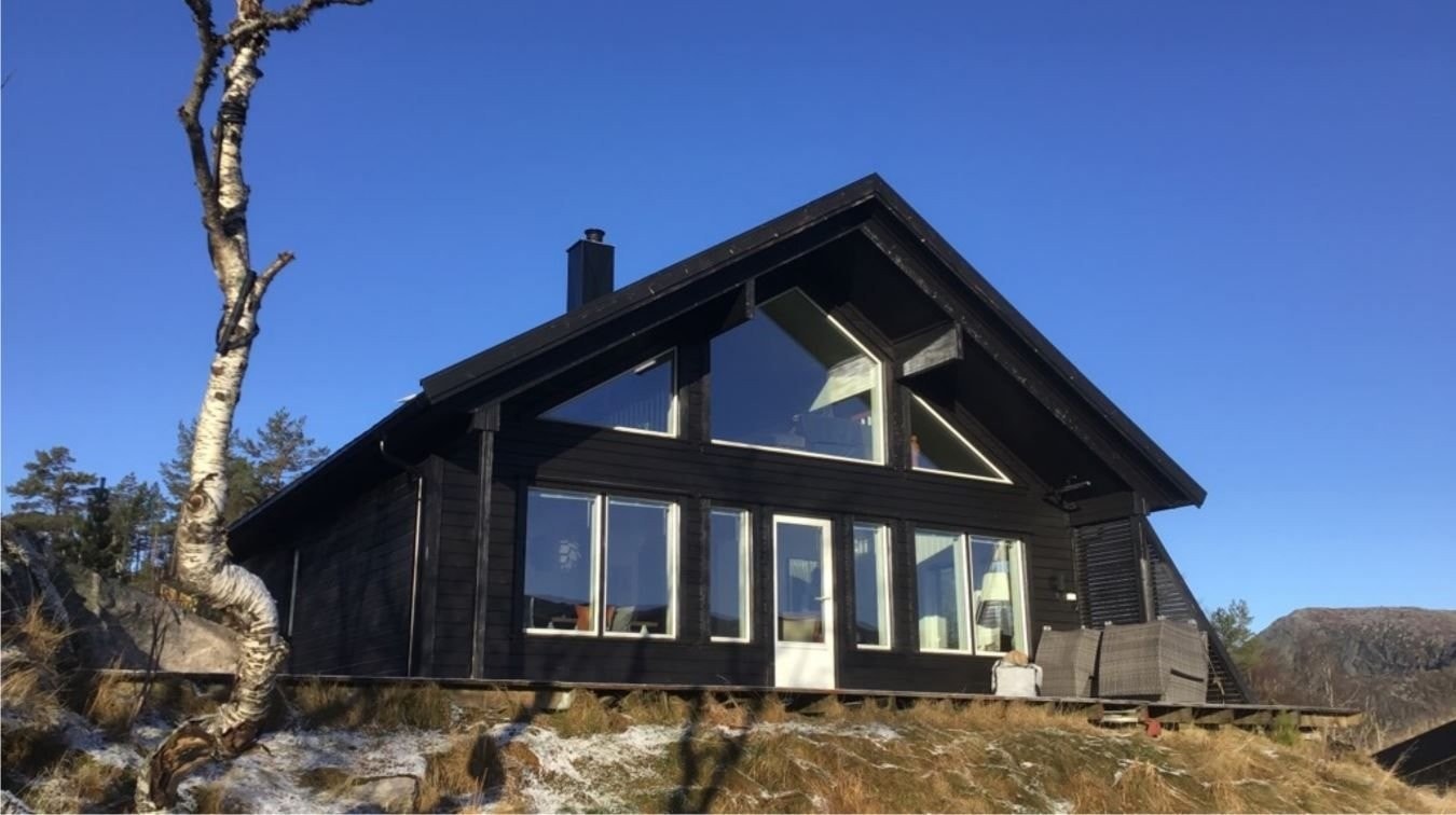 Flott helårshytte i naturskjønne omgivelser. Her får du både skog og snaufjell Galleribilde