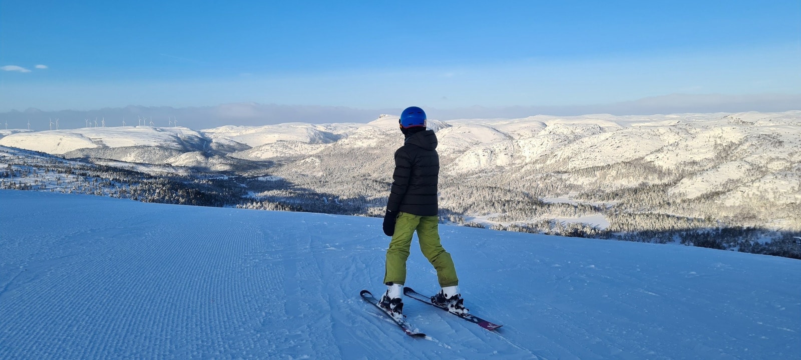 Fra hytta kan man renne på ski rett inn i skitrekket Galleribilde