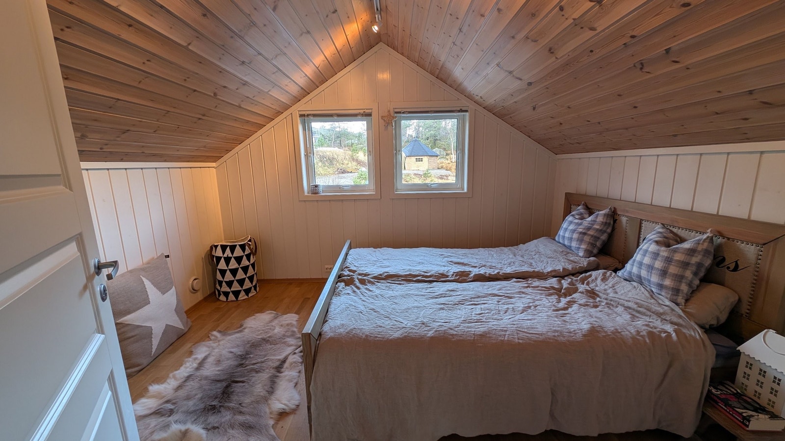 Romslig soverom med 2 boder i 2. etg. Galleribilde