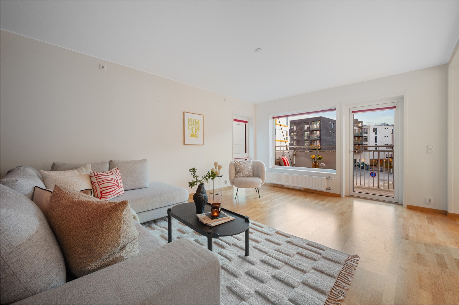 Fra stuen er det utgang til den vestvendte altanen. Galleribilde