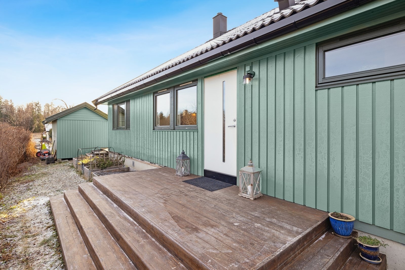 Inngangspariet er på østveggen. Her er det fin morgensol. Galleribilde