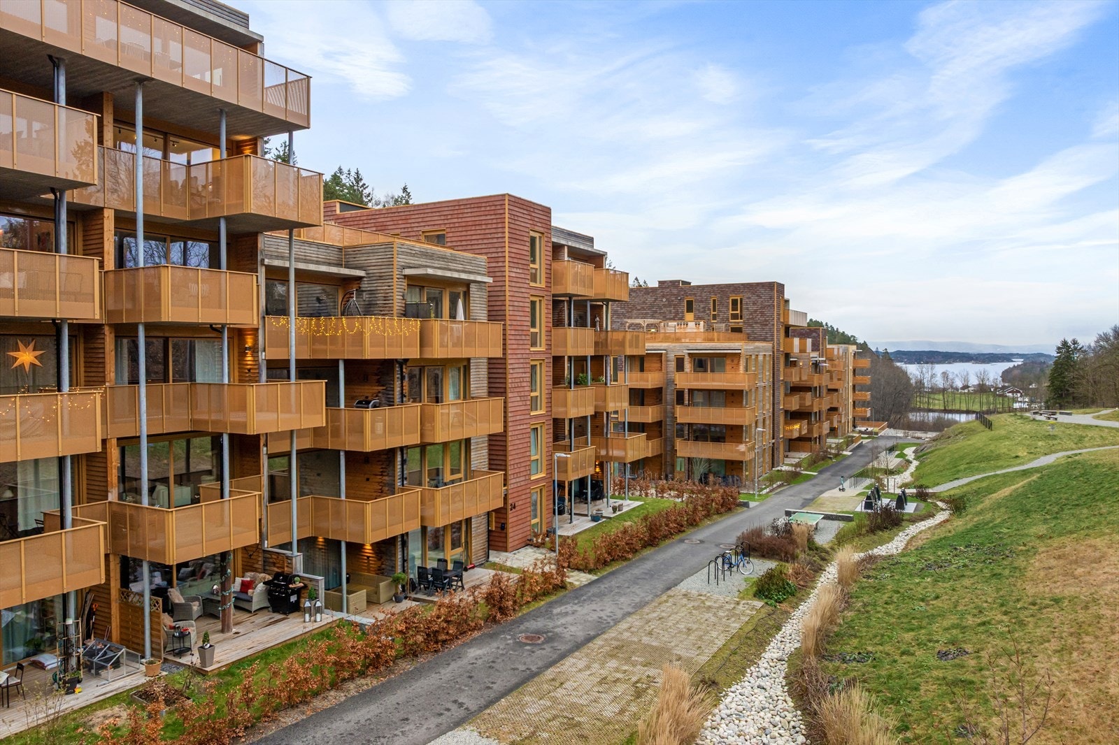 Det er kort vei til badestrender og kyststi. Galleribilde