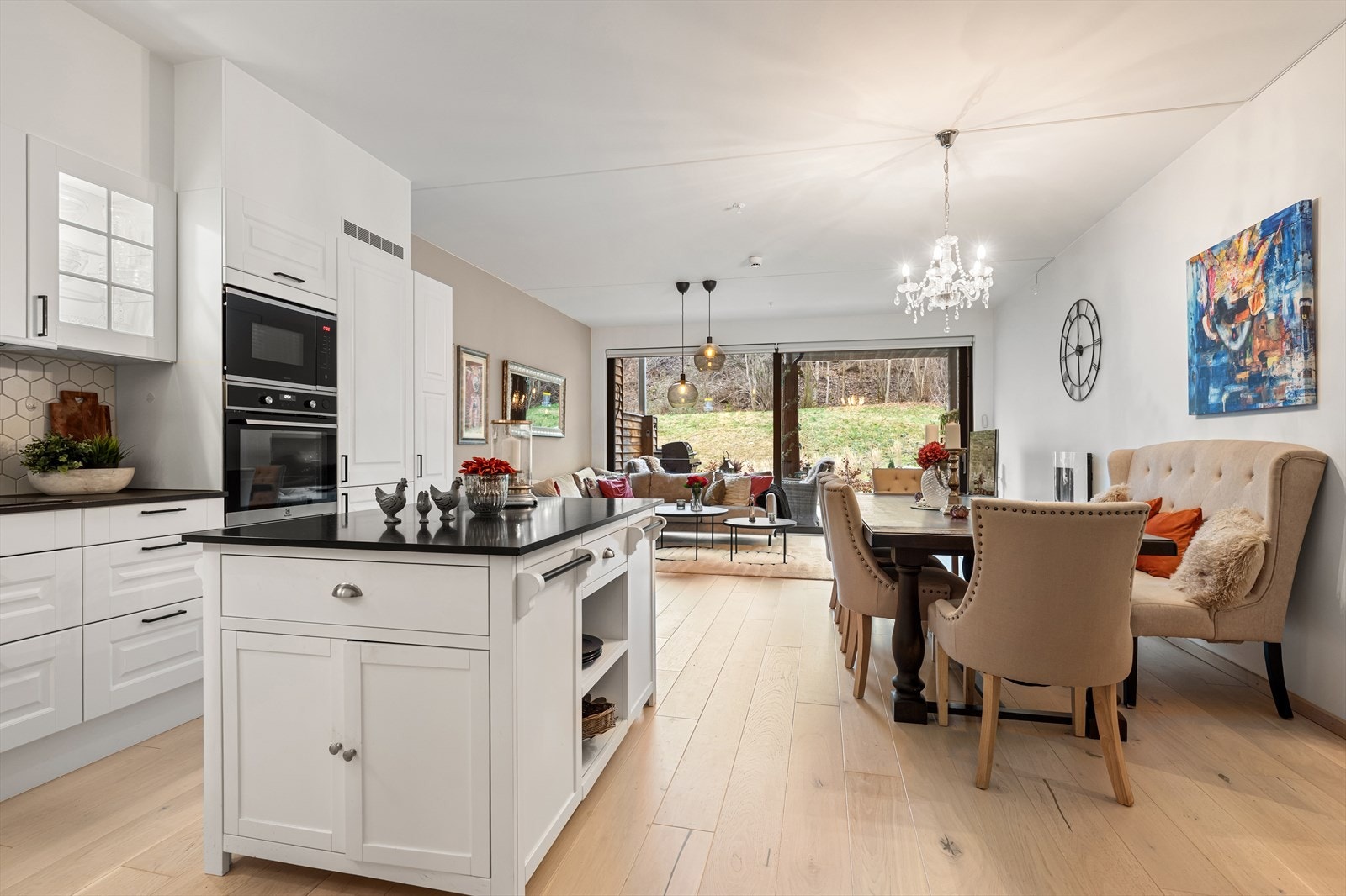 Sara Husebø v/Eiendomsmegler 1 har gleden av å presentere Langenga 22! Galleribilde