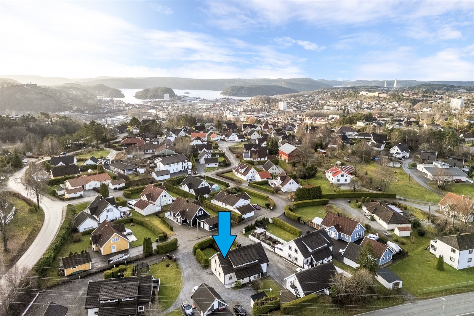 Beliggende i blindvei i barnevennlig og veletablert boligområde inne på Eklundfeltet på Gimle ca. 2 km. fra Halden sentrum Galleribilde