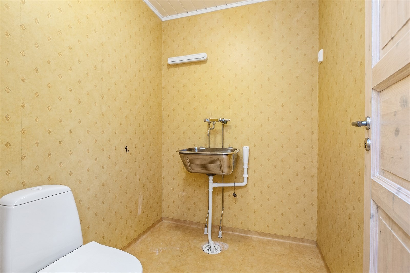 Eget wc/vaskerom i 1. etasje Galleribilde