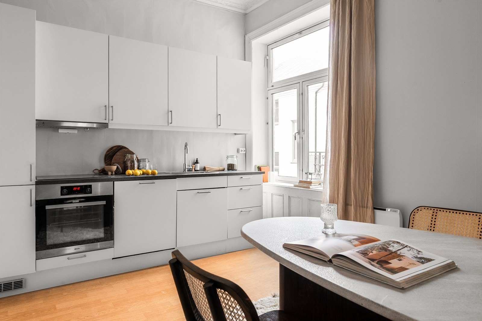 Kjøkkeninnredning fra HTH i en moderne farge. Galleribilde