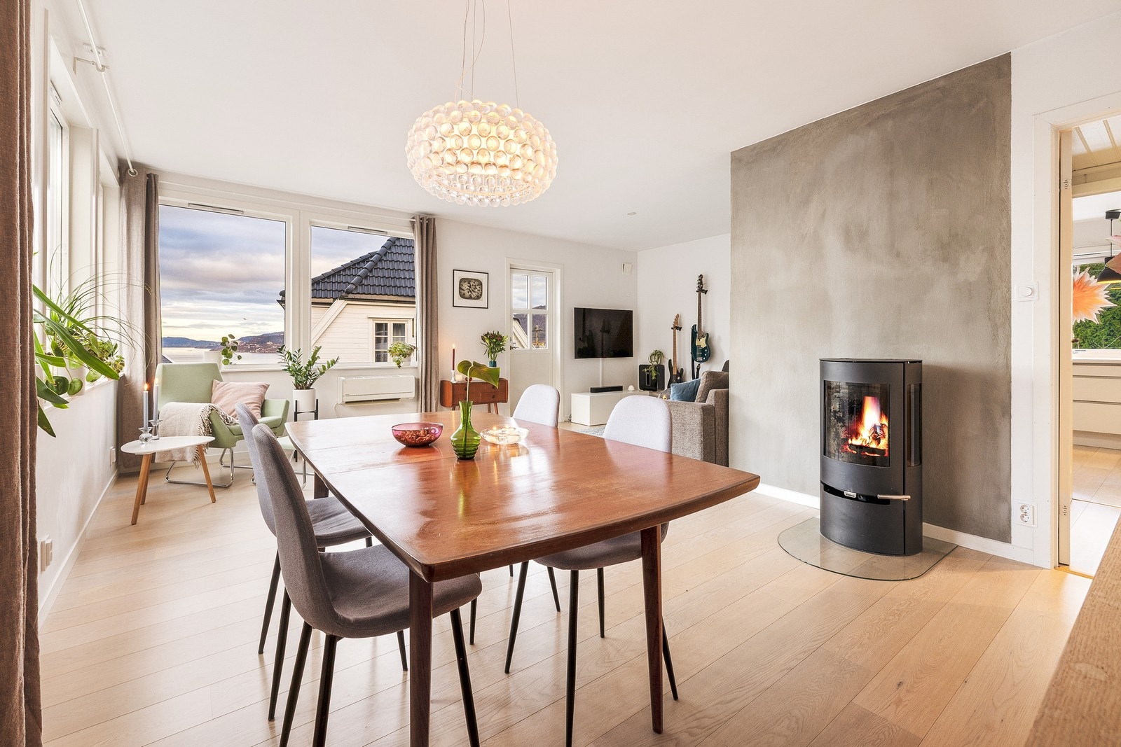 Aktiv Eiendomsmegling v/ Roger Glesnes har gleden av å presentere Svingen 1 - foto av Trude Pedersen i Mood foto Galleribilde