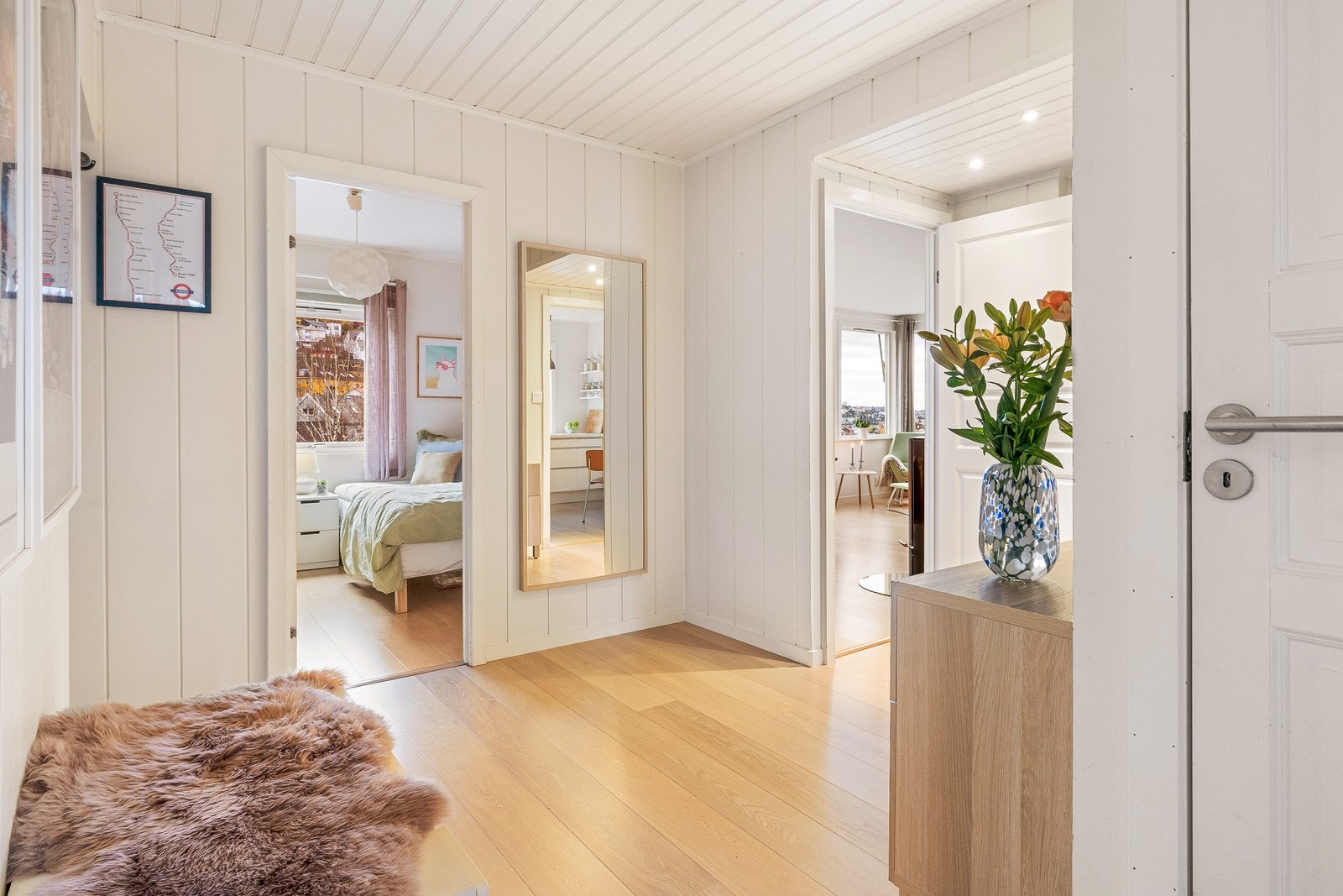 Fra gangen har du adkomst til alle rom i 1. etasje Galleribilde