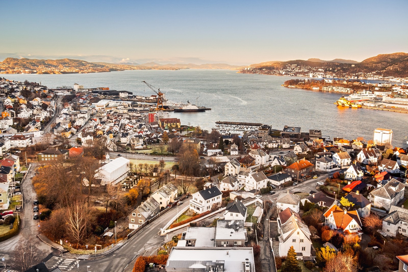 Fra boligen har du flott utsikt over Byfjorden og innseilingen til Bergen Galleribilde