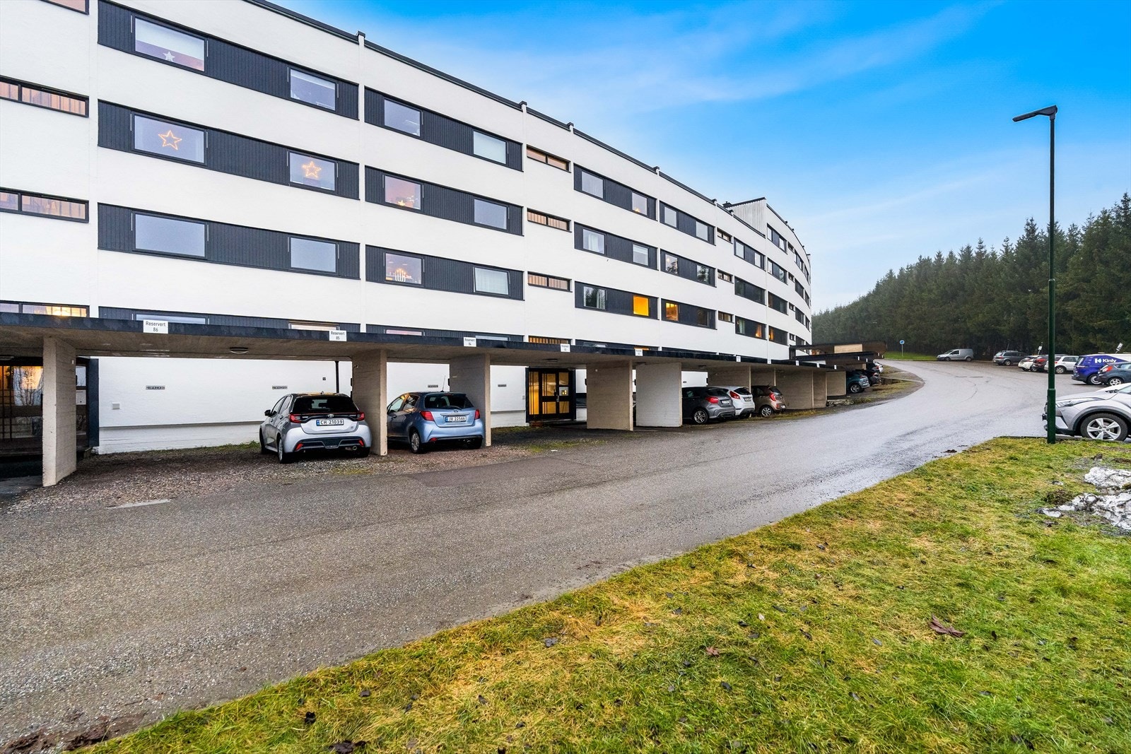 Mulighet for carport eller biloppstillingsplass (ledige plasser per d.d.) Galleribilde