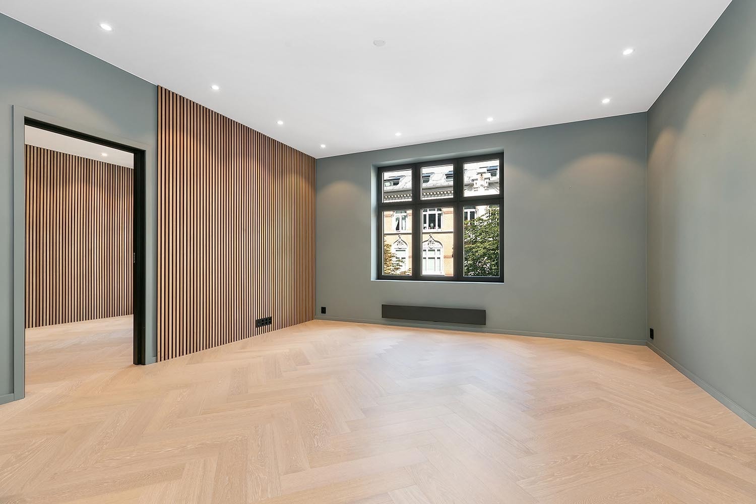 Stuen har god plass til valgfri møblering. Det er høy standard på materialvalget i hele boligen. Galleribilde