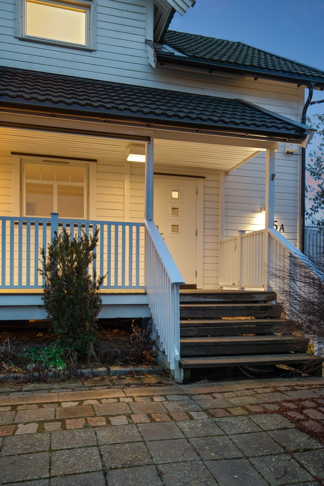 Takoverbygget inngangsparti Galleribilde