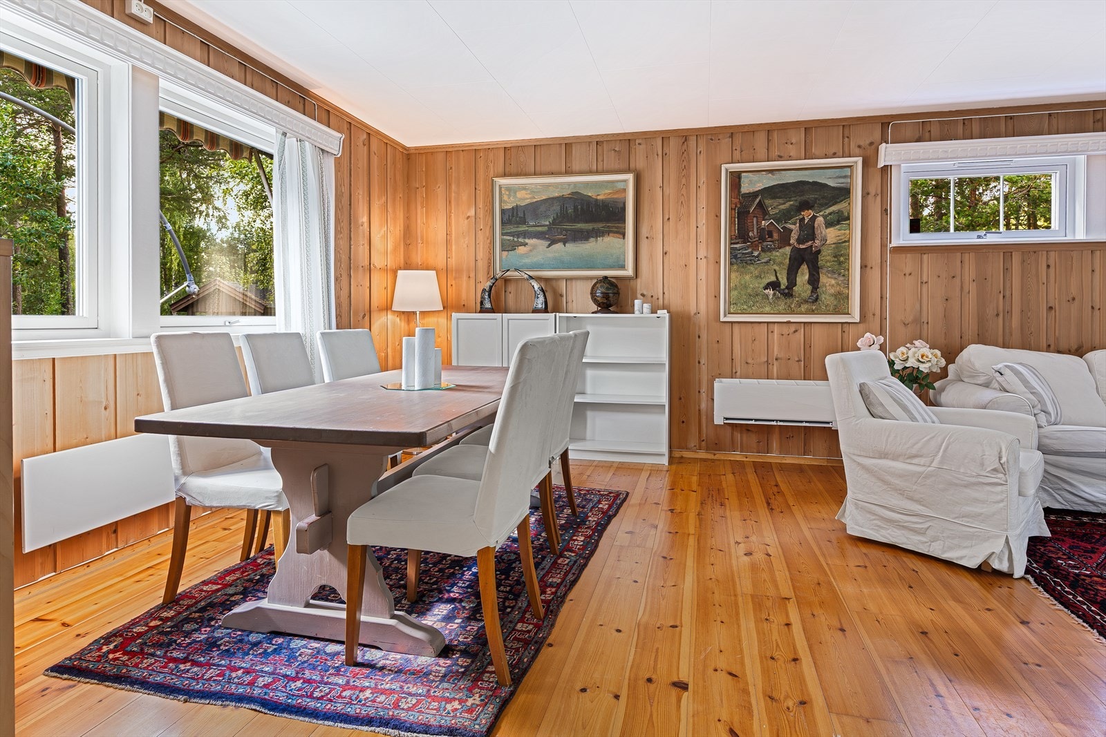 God plass til spisegruppe. Galleribilde