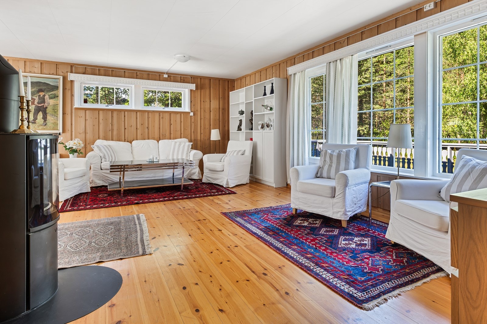 Romslig stue med gode møbleringsmuligheter. Galleribilde