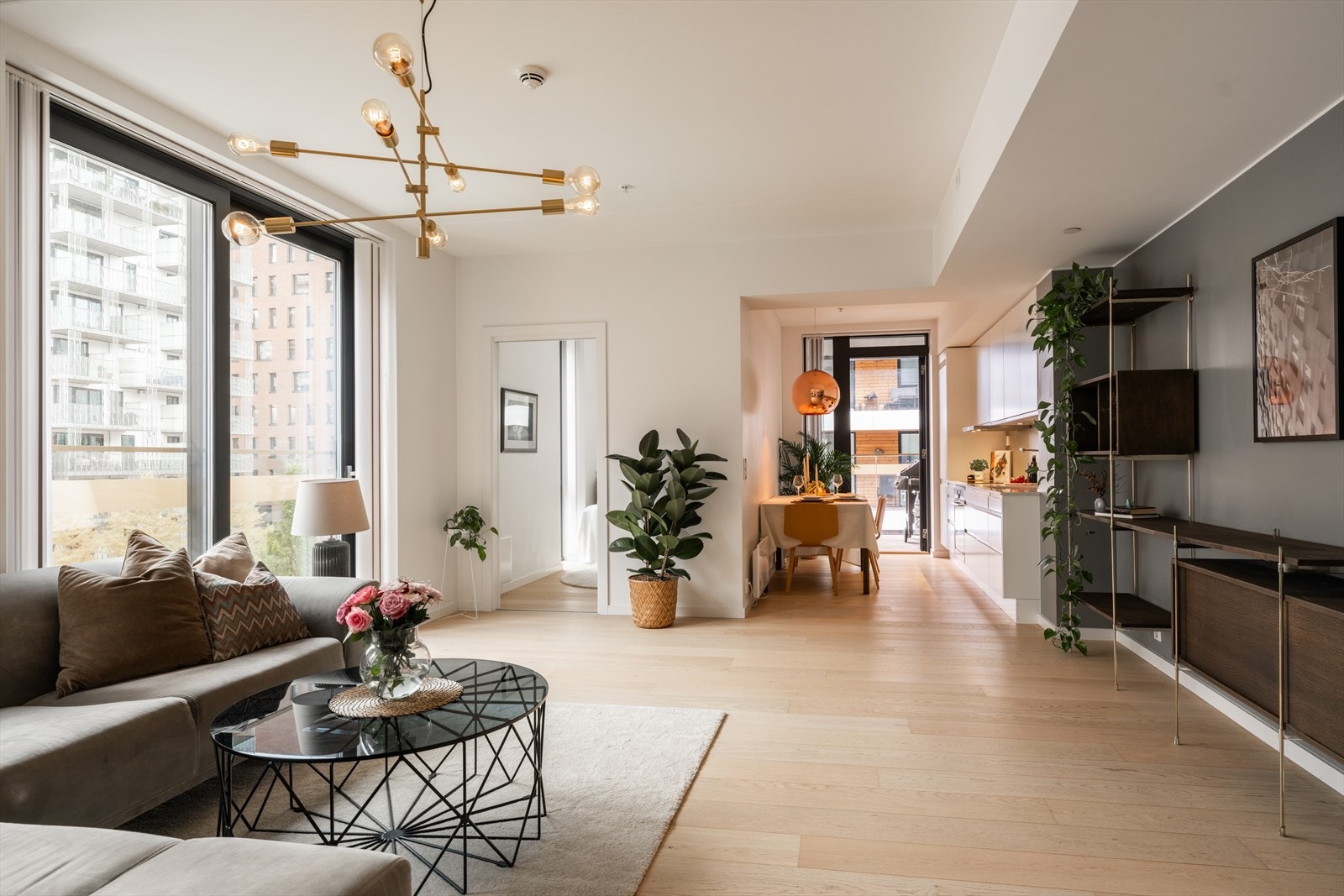 Ruben Knutsen v/ Emera eiendomsmegling har gleden av å presentere Dronning Eufemias gate 53! Foto: Henrik Sporsheim Galleribilde