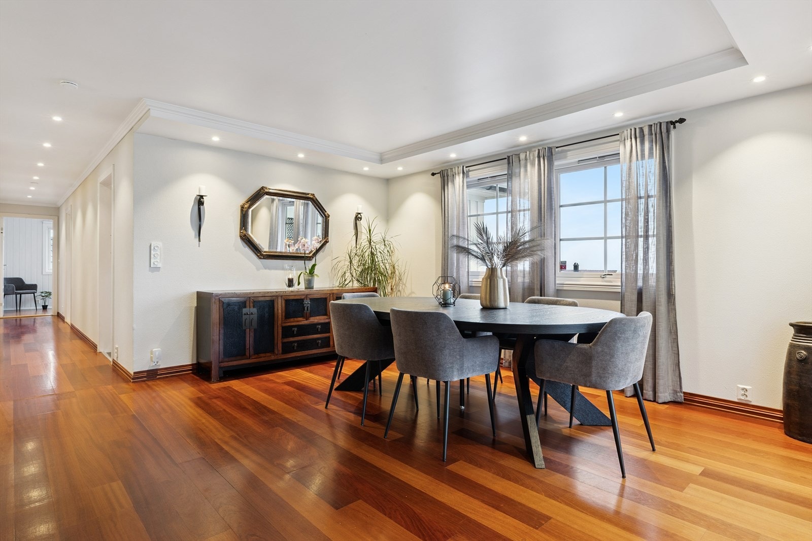 God plass til spisestue Galleribilde