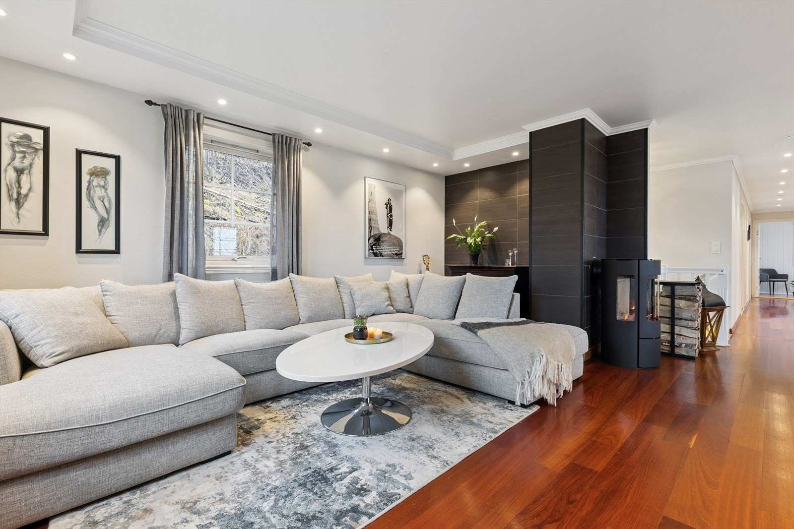 Det er downlights i de fleste rom i boligen Galleribilde