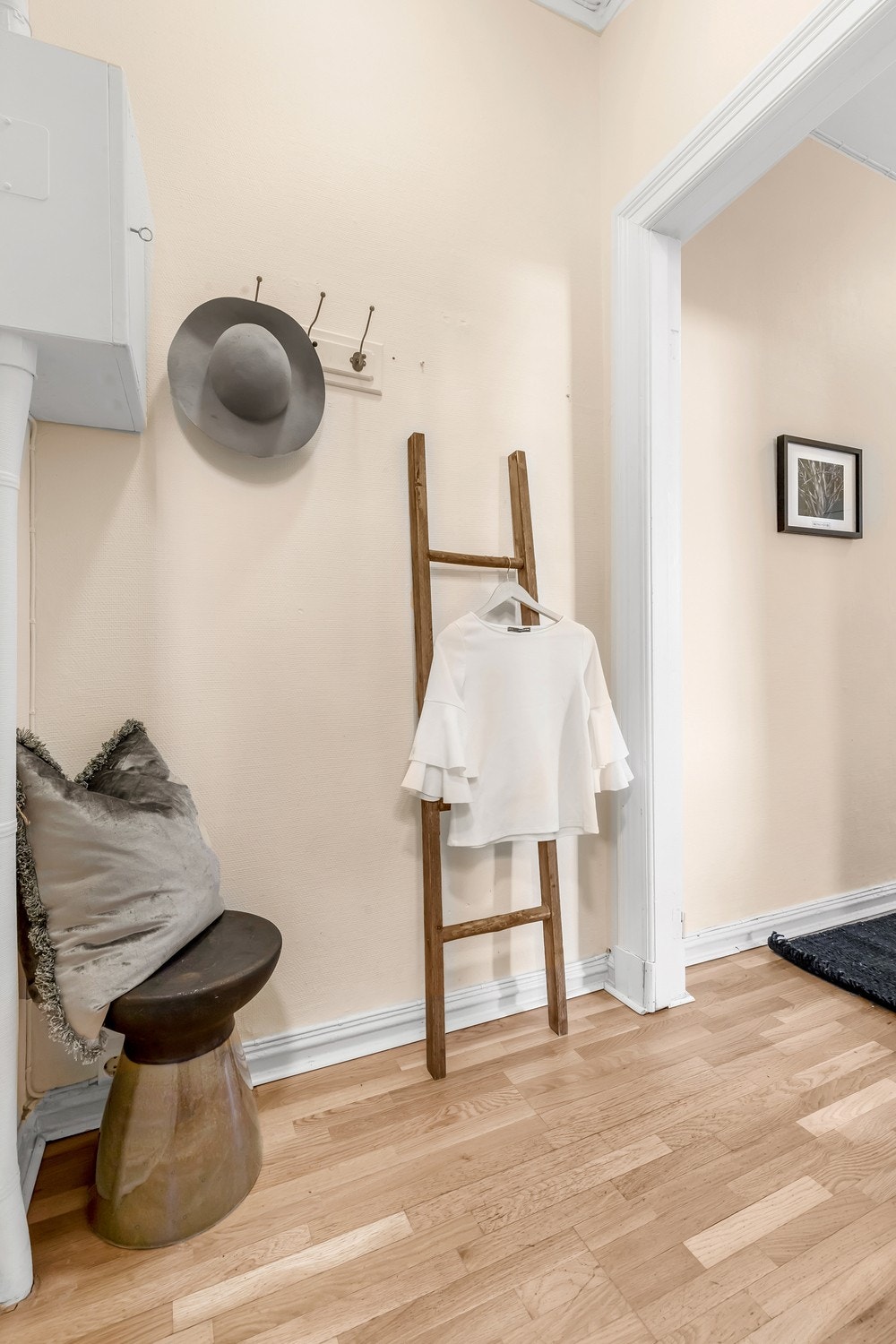 Entrè med knagger til klesoppbevaring Galleribilde