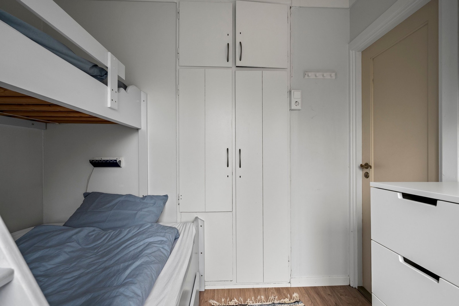 Innebygd skap på soverom Galleribilde