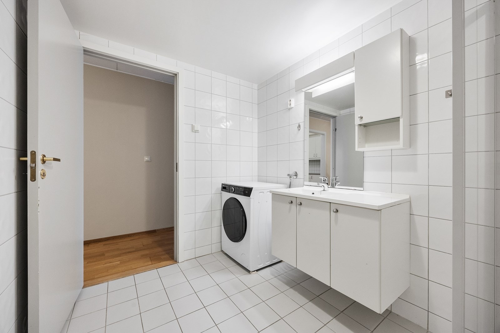 Ventilasjon skjer via mekanisk avtrekk i taket. Galleribilde