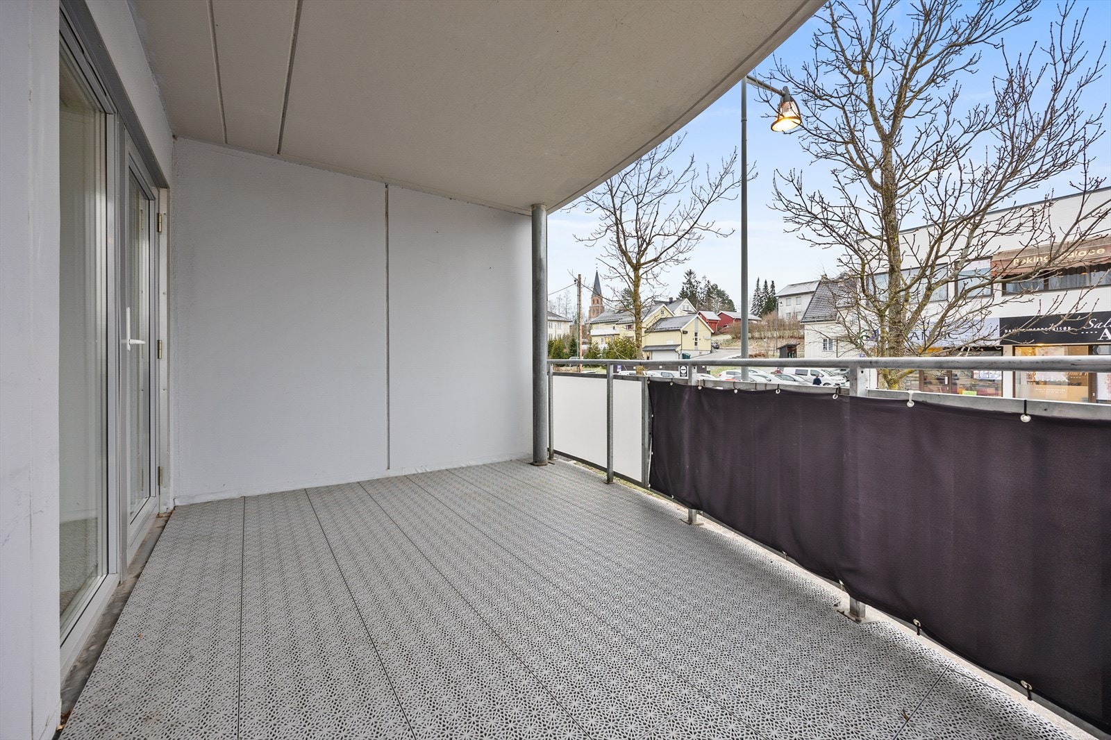 Balkongen er utstyrt med utelys og stikkontakt, som gir økt bruksverdi. Galleribilde