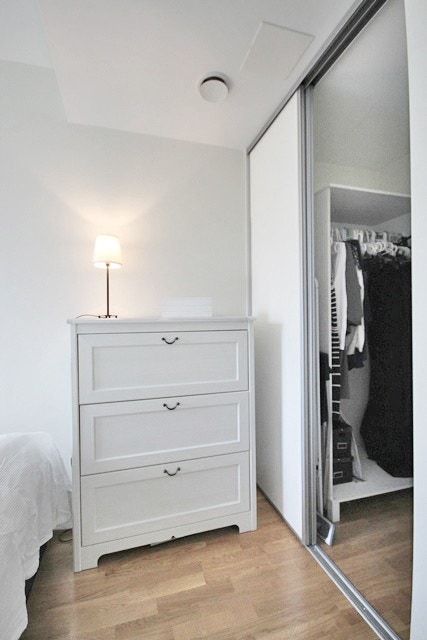 God plass til oppbevaring i innebygd garderobe. Galleribilde