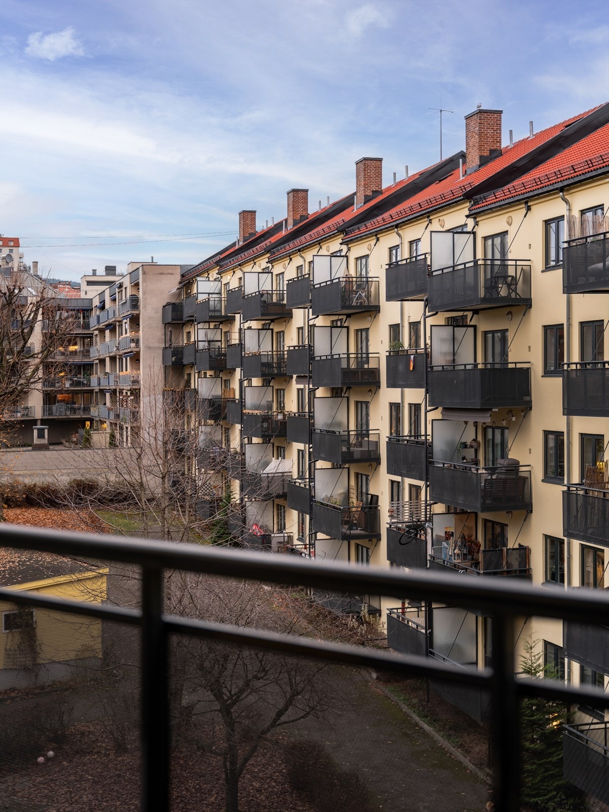 Balkongen ligger vendt mot rolig omgivelser Galleribilde