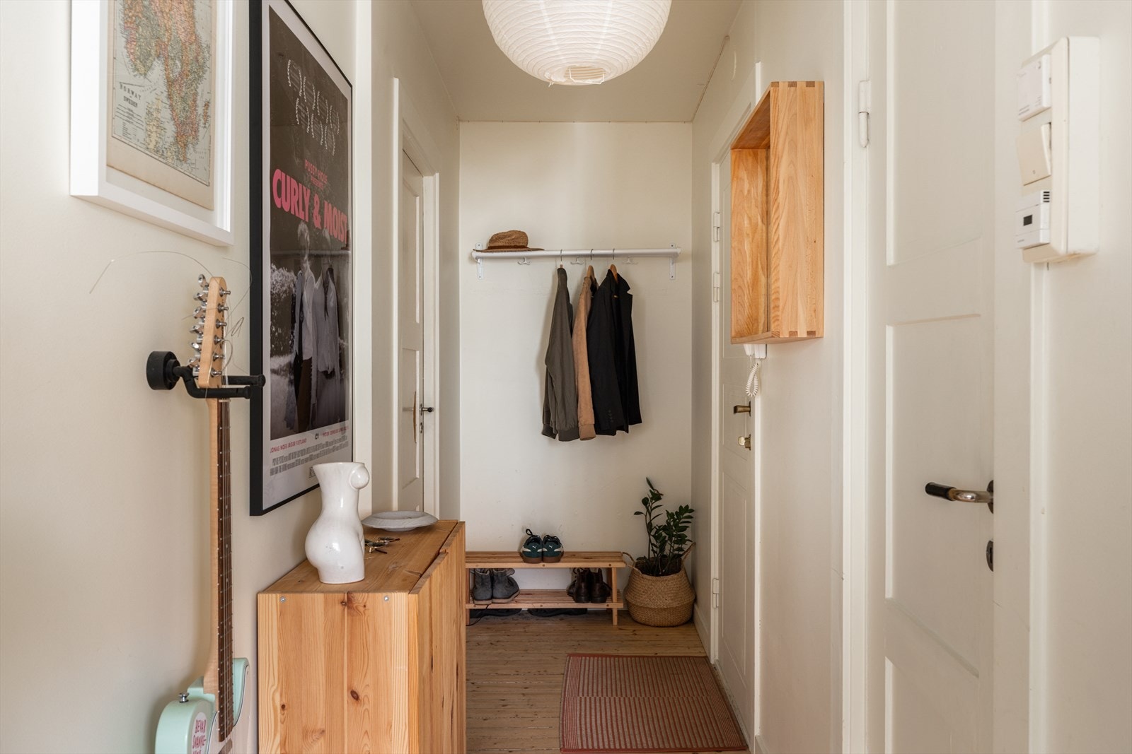 I tillegg disponerer leiligheten en kjeller og en loftsbod Galleribilde