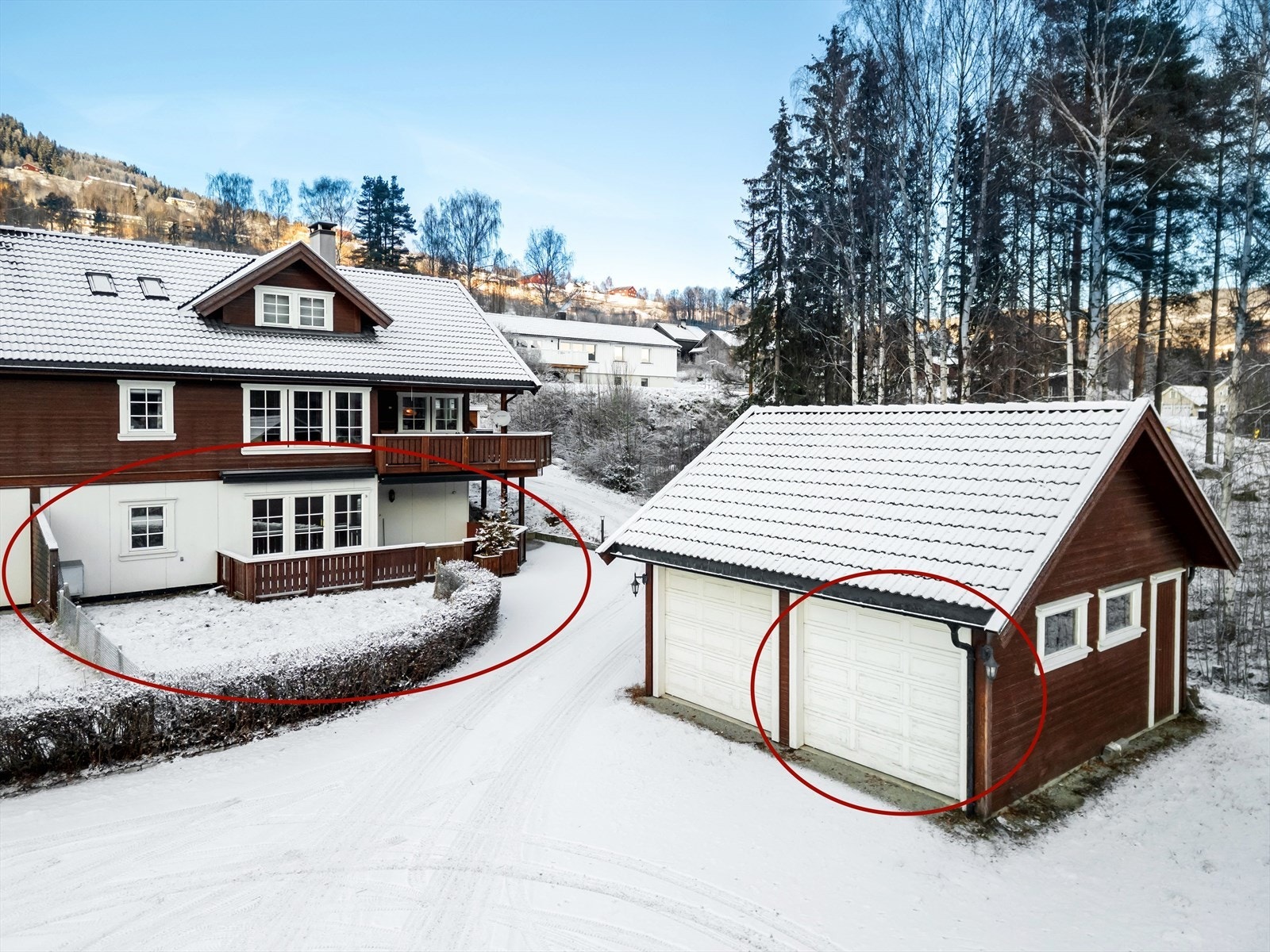 Lettstelt og innbydende leilighet på bakkeplan, med egen garasje, romslig terrasse og en hyggelig hagedel! Galleribilde