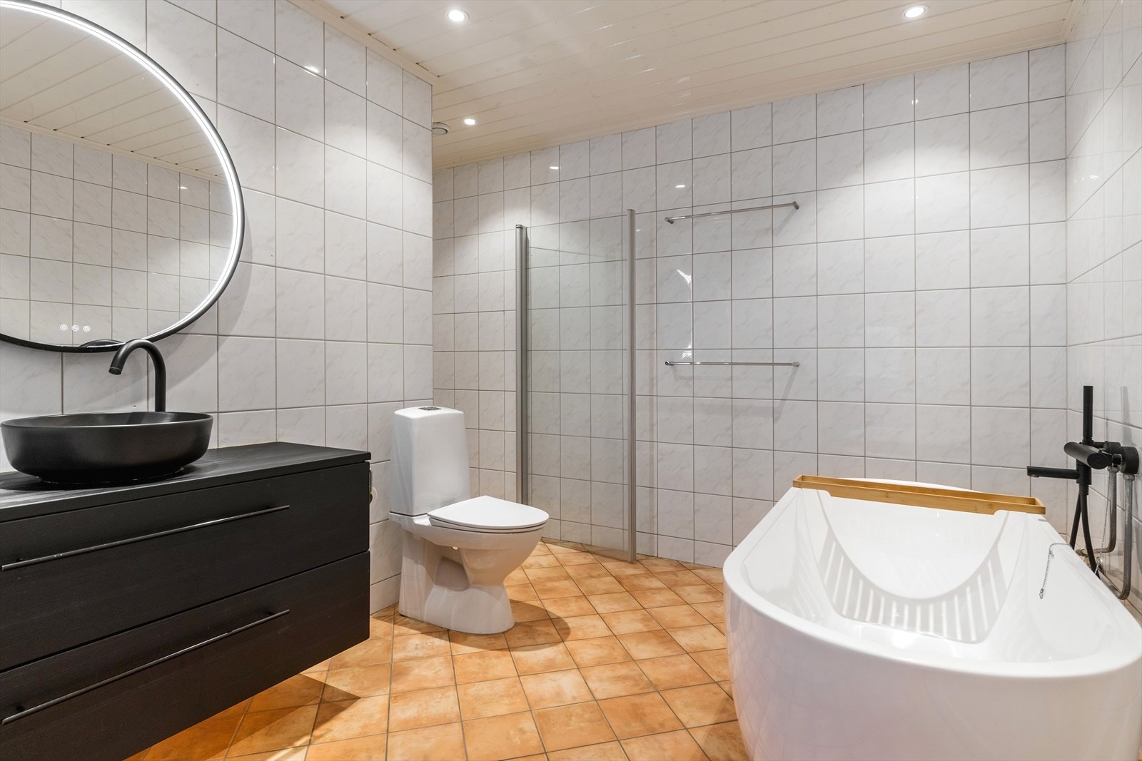 Flislagt bad med varmekabler. Galleribilde