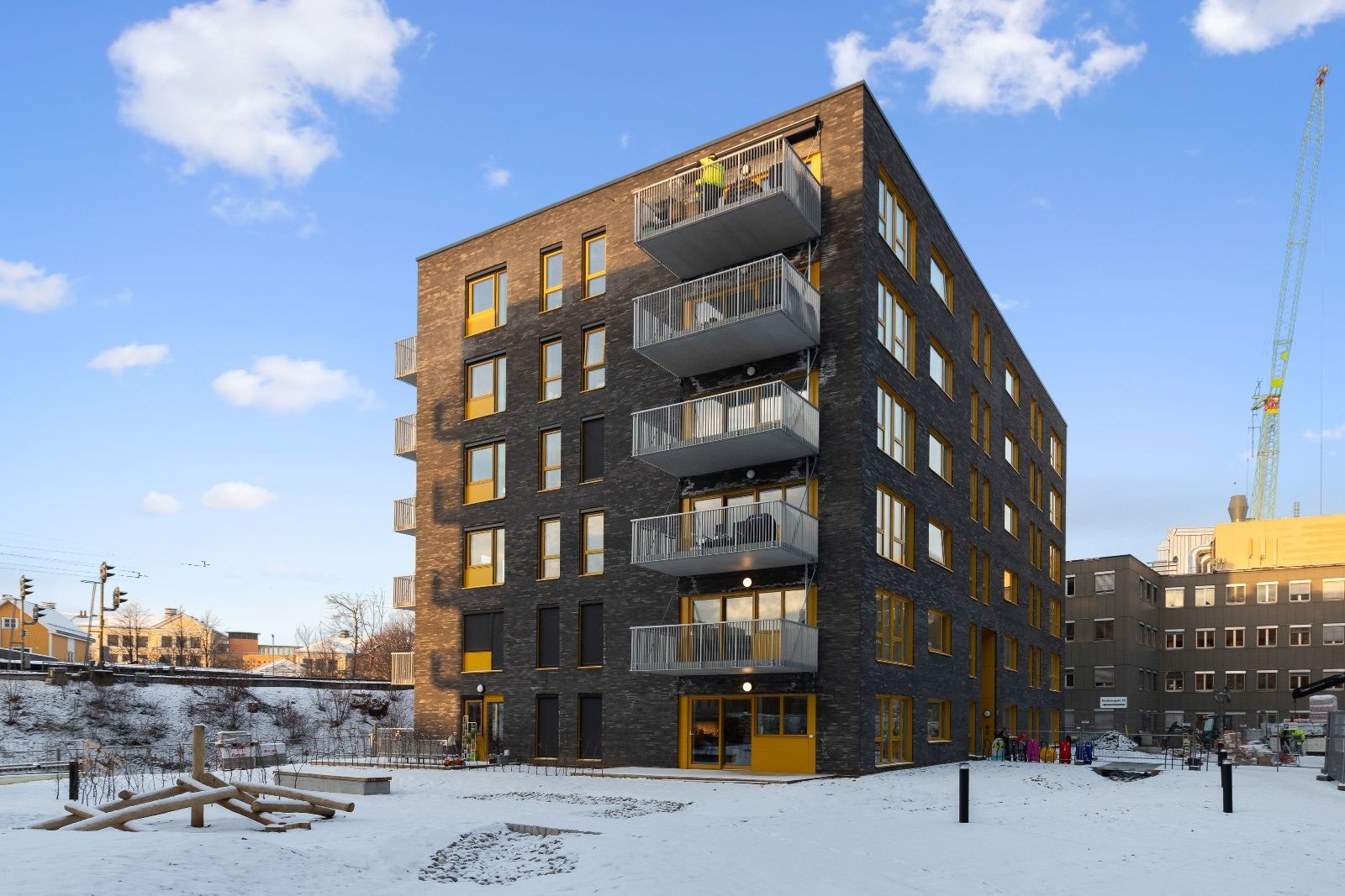 Fasade og uteområdet Galleribilde