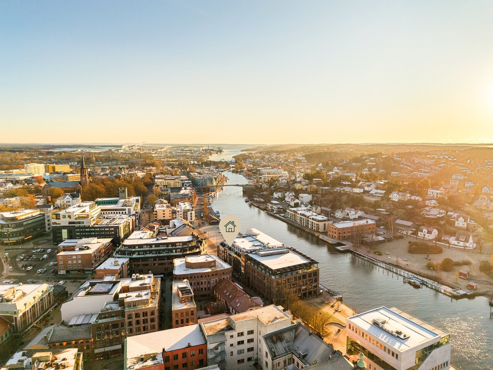 Fra leiligheten er det kort gangavstand også til flere av byens vakreste parker. På Kråkerøy er det flere fine badesteder å velge blant. Galleribilde