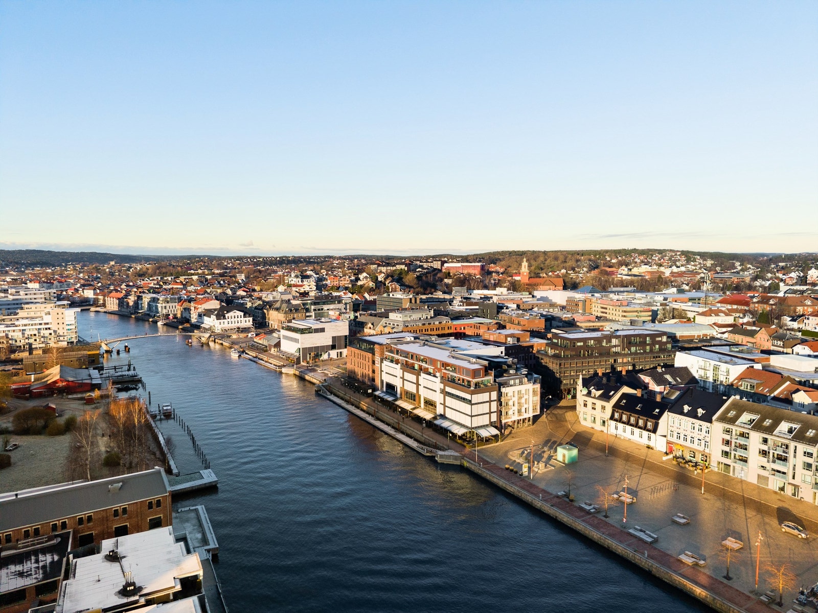 Med byens meget funksjonelle og gratis fergetilbud kan du enkelt forflytte deg til Østsiden eller til Gressvik og Åle i Onsøy. Galleribilde