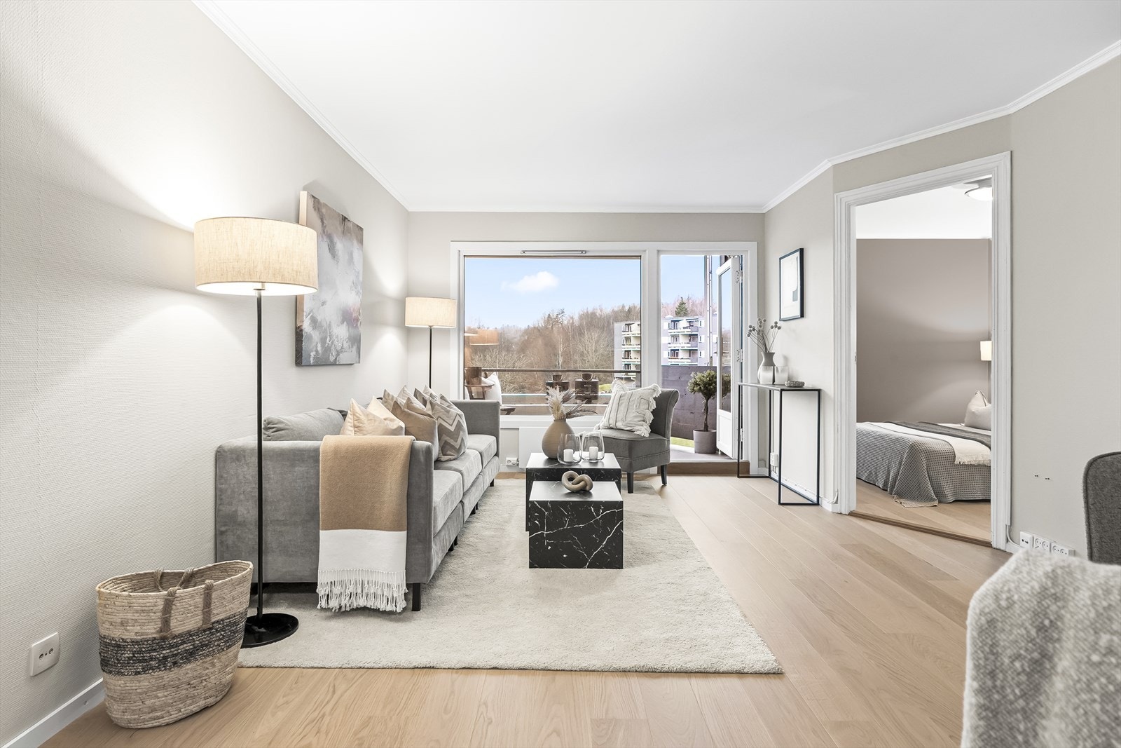 Malte overflater i tidsriktig fargetoner og 1-stavs parkett fra 2025. Galleribilde