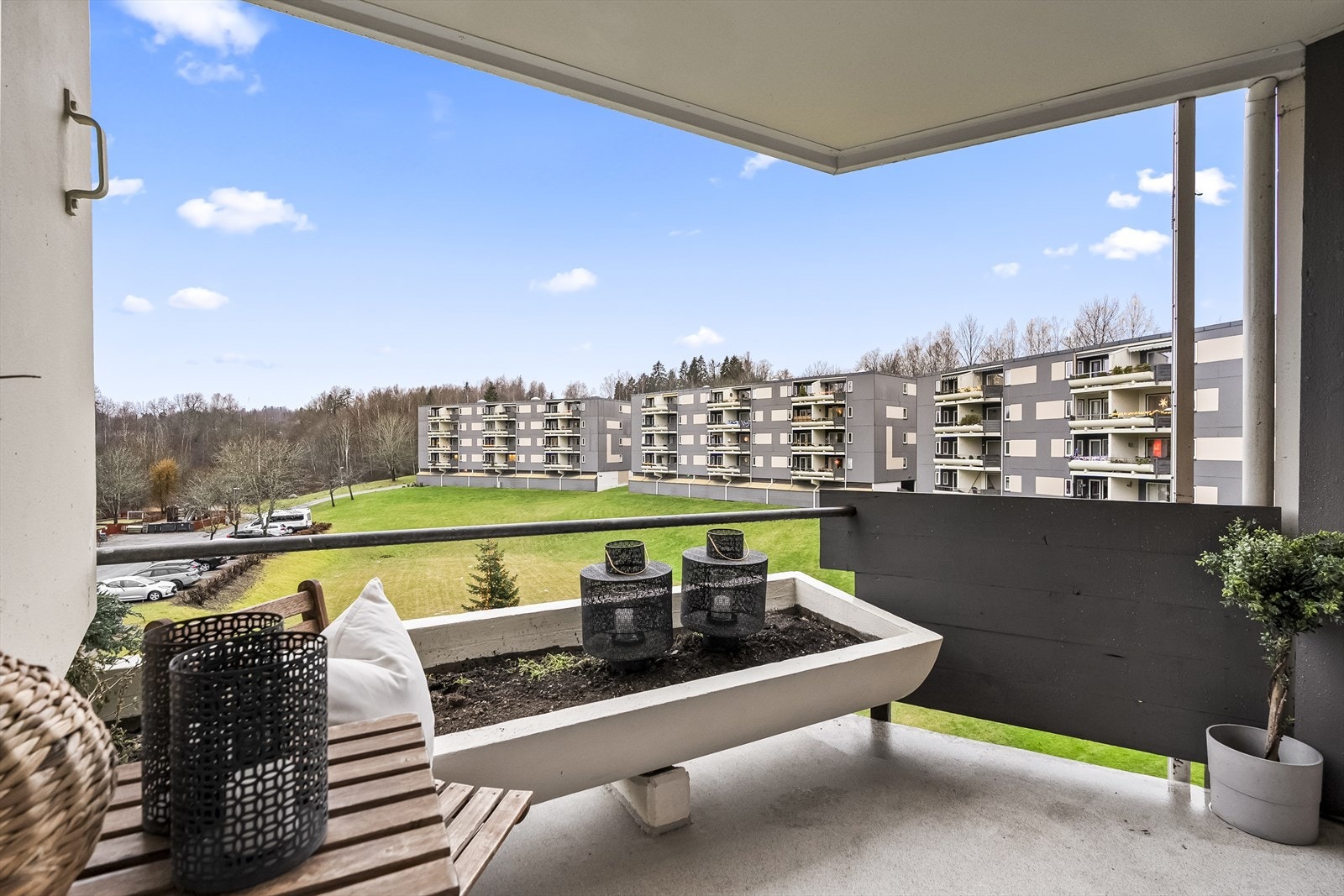 Fra stuen er det utgang til vestvendt balkong på 6 kvm. Galleribilde