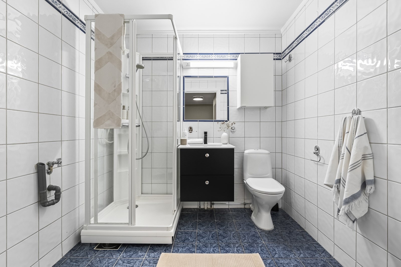 Flislagt bad med varme i gulvet. Galleribilde