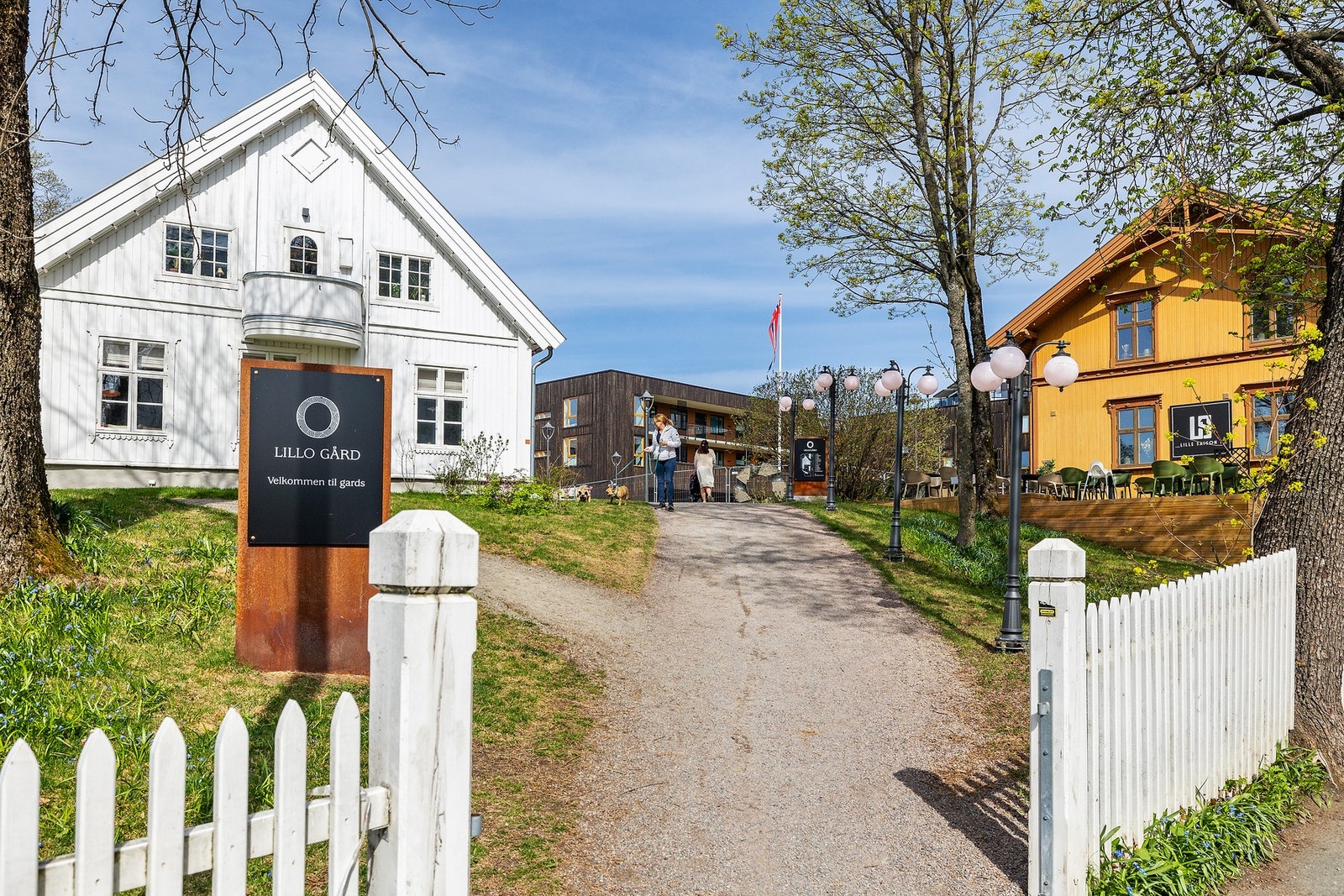 Det kort vei til Lillo Gård kan du nyte både ferske råvarer, bakeri og hyggelige spisesteder. Galleribilde