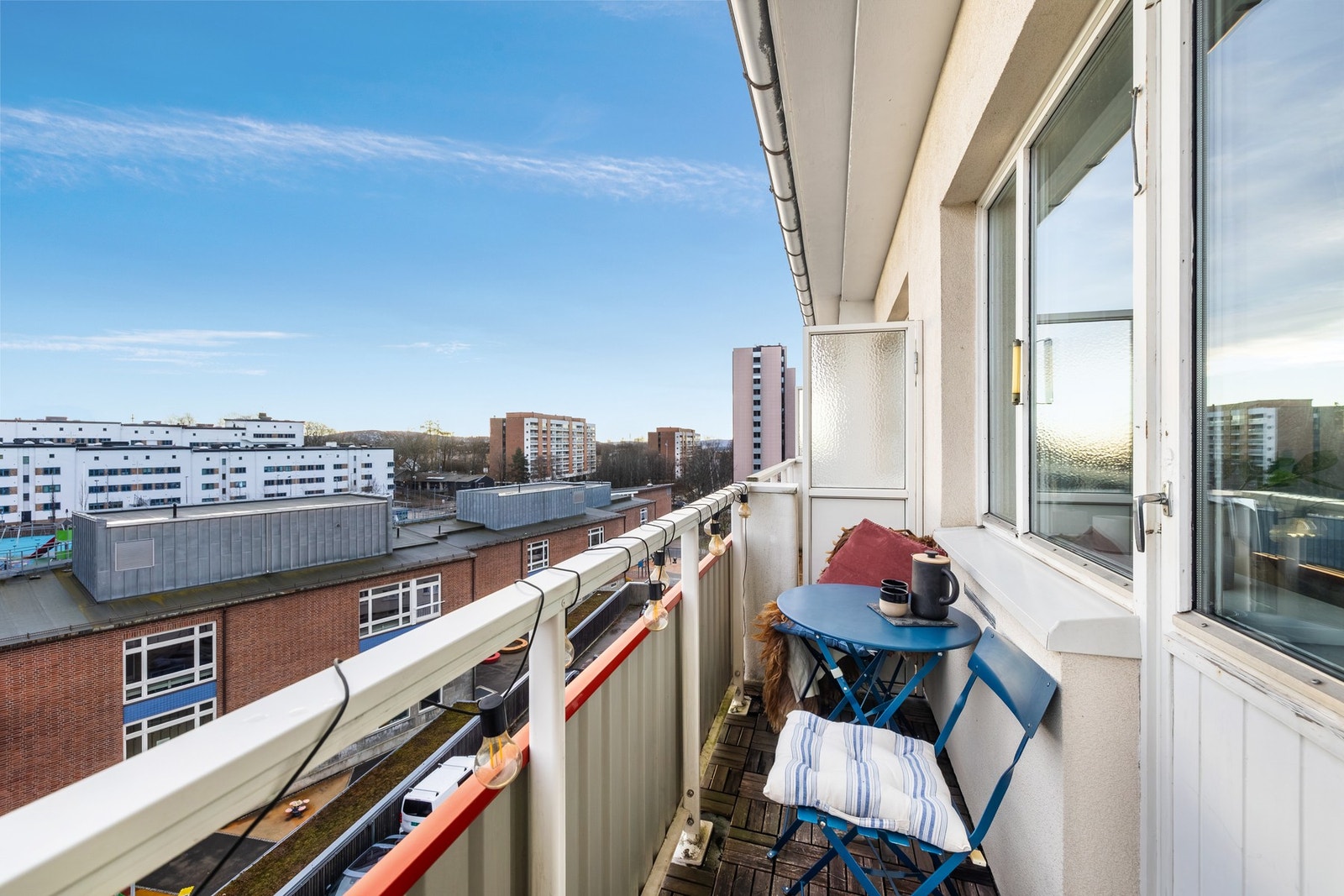 Ut fra stuen har man tilgang til en brannbalkong på 3 kvm. Galleribilde