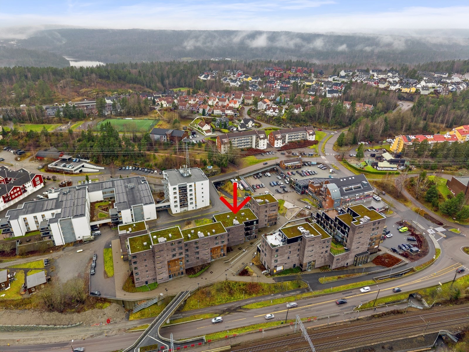 Greverud senter - tøffelavstand til tog/buss - turterreng mot Gjersjøen eller golfbanen Galleribilde