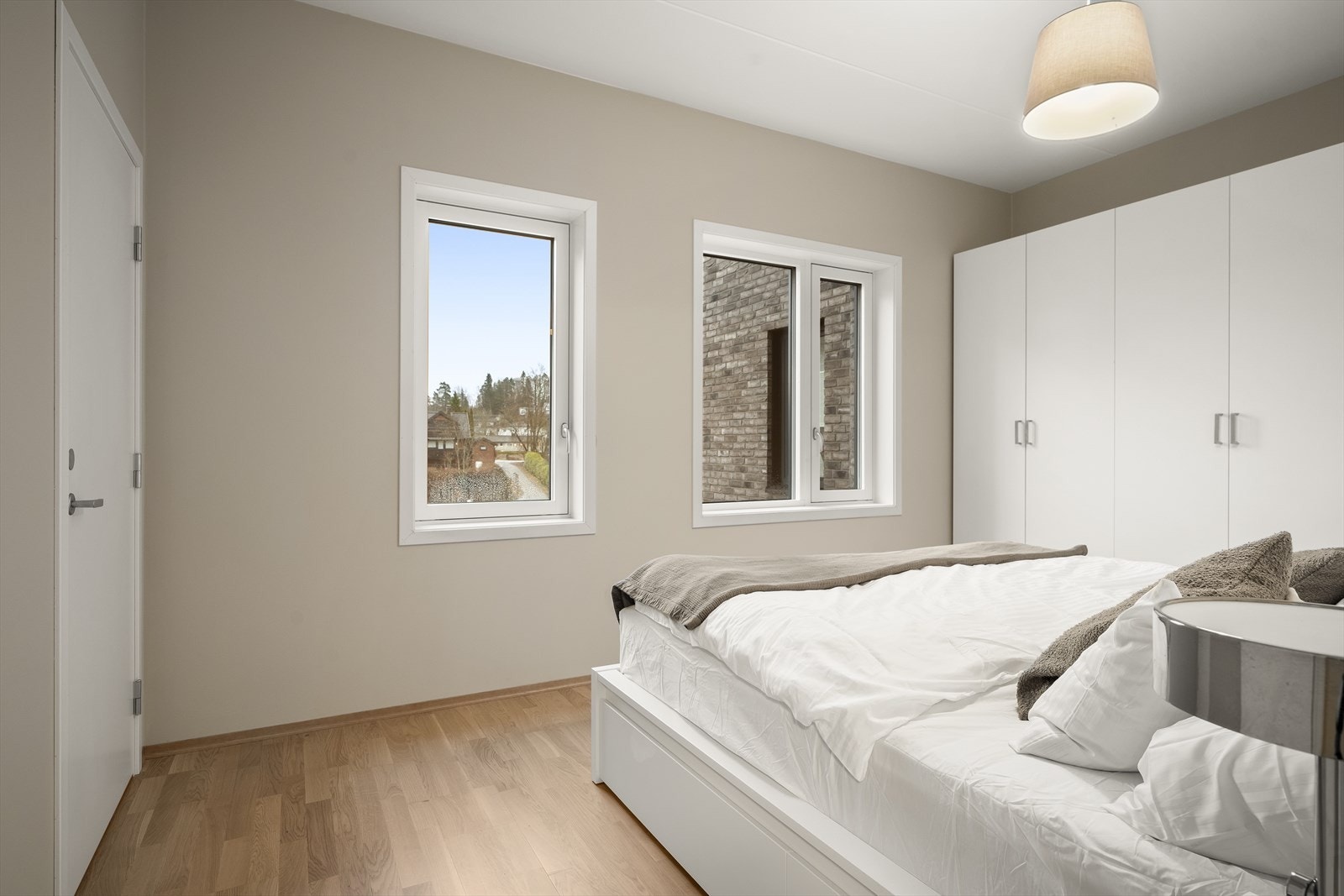 Hovedsoverom med walk-in avdeling/bod Galleribilde