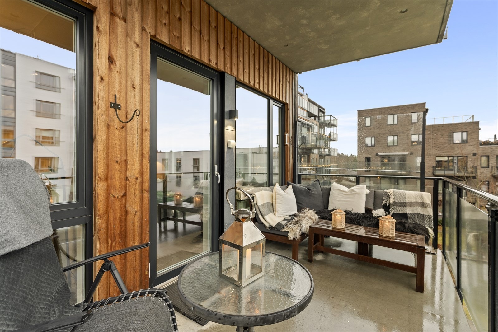 Kveldssol på overbygd balkong - 10 kvm Galleribilde