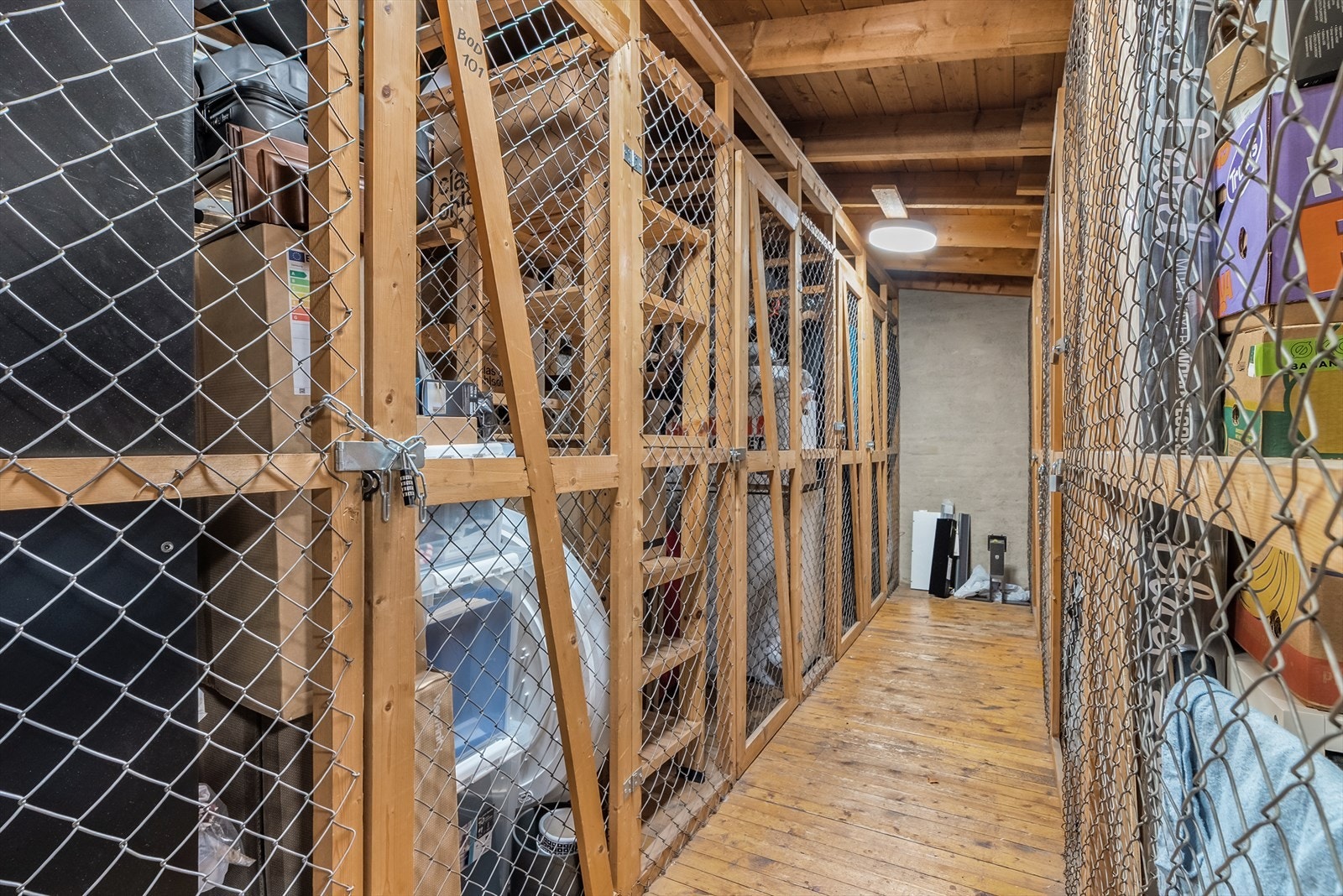 Leiligheten disponerer en loftsbod på ca. 2 m². Galleribilde