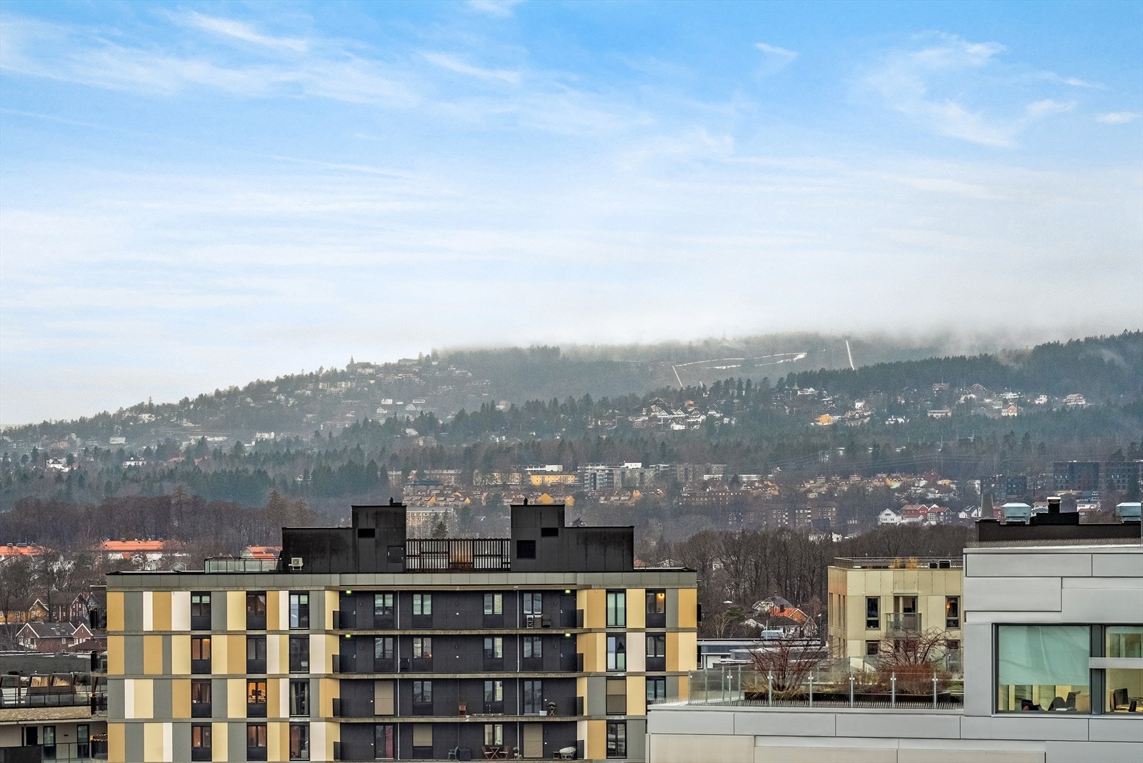 Leiligheten byr på flott utsikt. Galleribilde