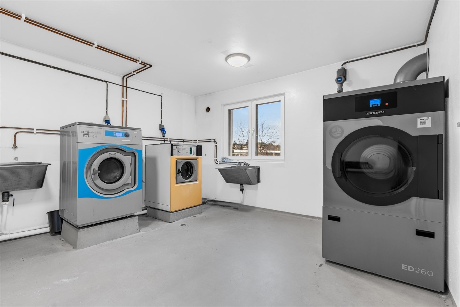 Det er to vaskerom i borettslaget. Disse kan fritt benyttes av alle, dog til bestemte tider. Regler for dette er oppslått i vaskerom. Galleribilde