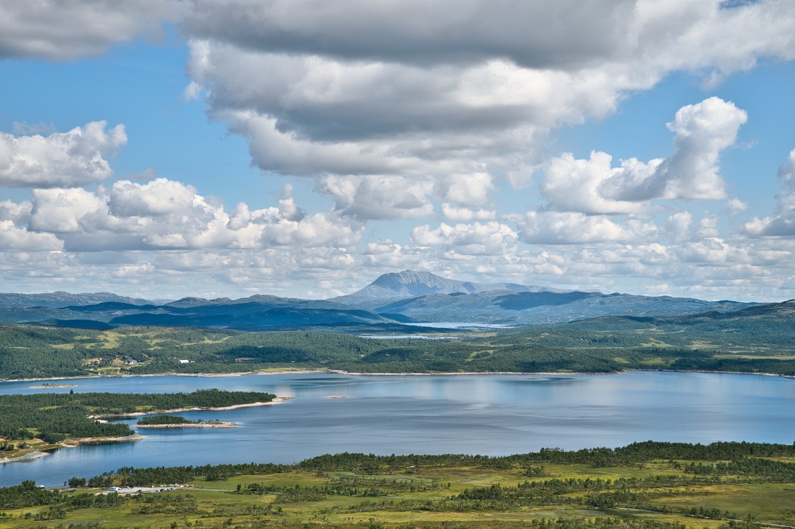 På Rauland er det utallige topptur-muligheter og turstier. Galleribilde