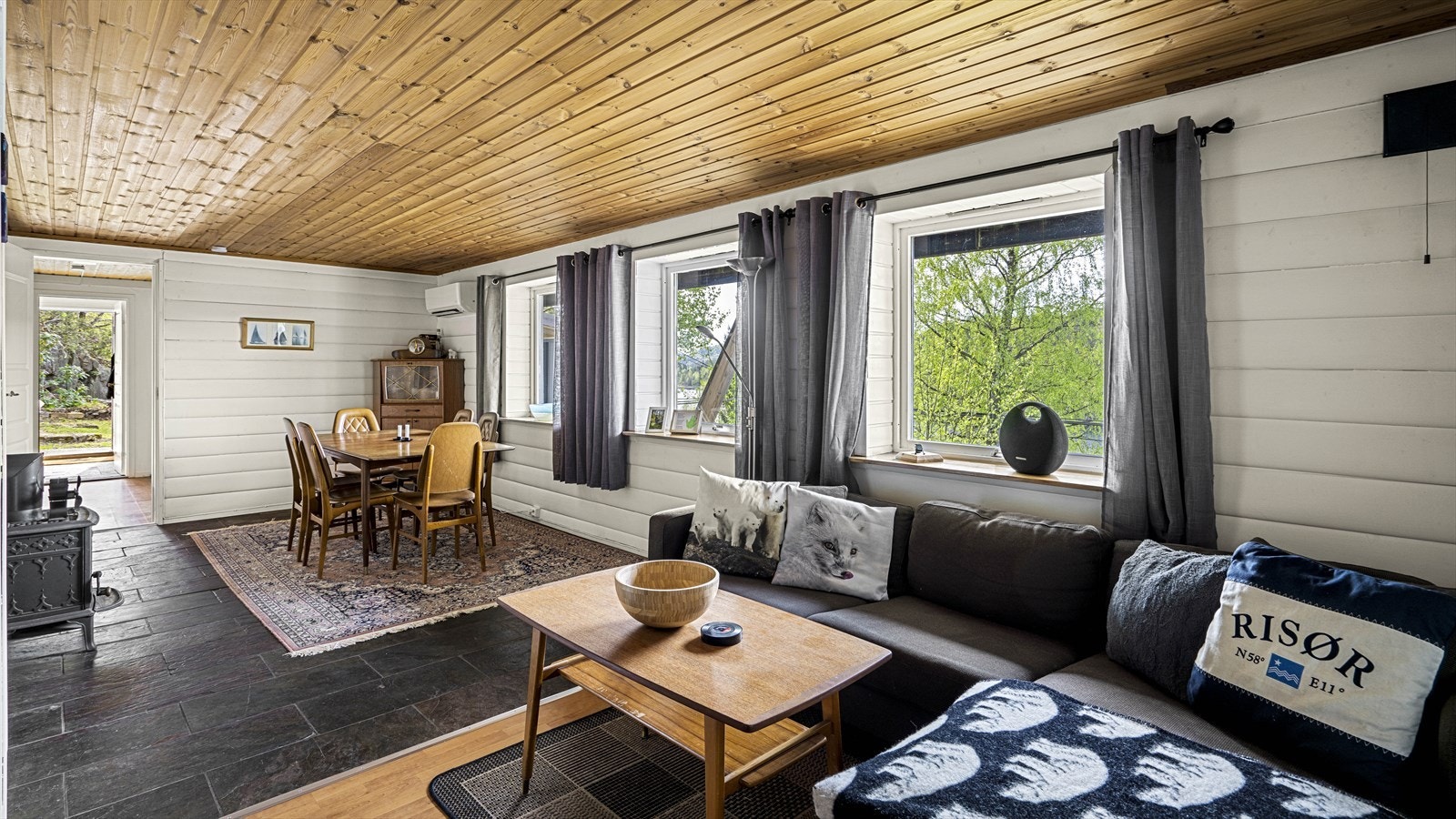 Underetasjen er innredet med en selvstendig boenhet for utleie (det er ingen intern adkomst mellom etasjene). Etablering av en selvstendig boenhet er søknadspliktig og det er ikke søkt. Galleribilde